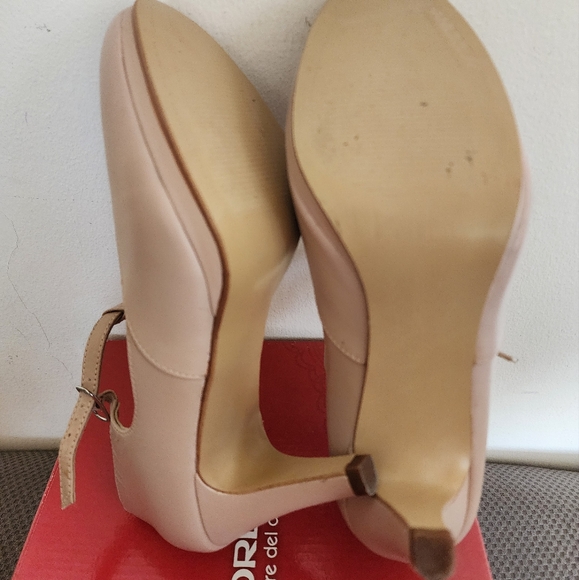 ANDREA FENZI Women's Nude Heels - Picture 5 of 8